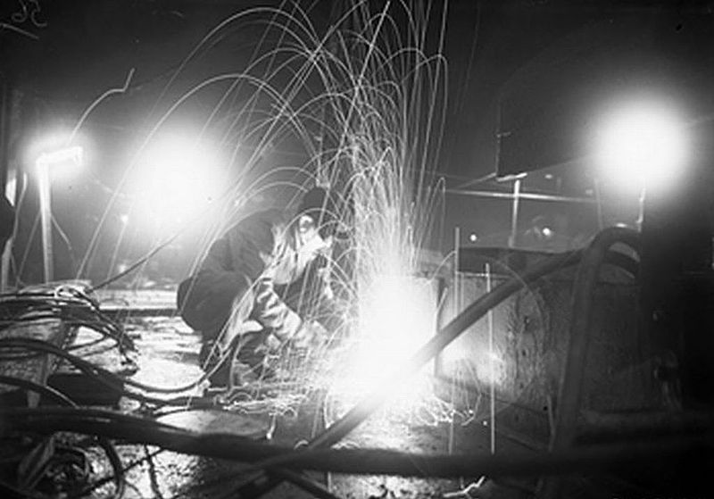 File:Shipbuilding, Liverpool 1944.jpg