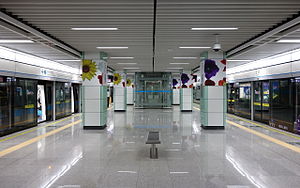 Shixia station Platform (Longgang line) 20130912.JPG