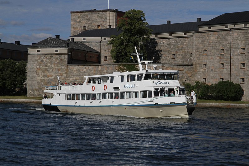 File:SjogullVaxholm20150803.JPG