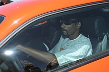 Snoop in una Dodge Challenger