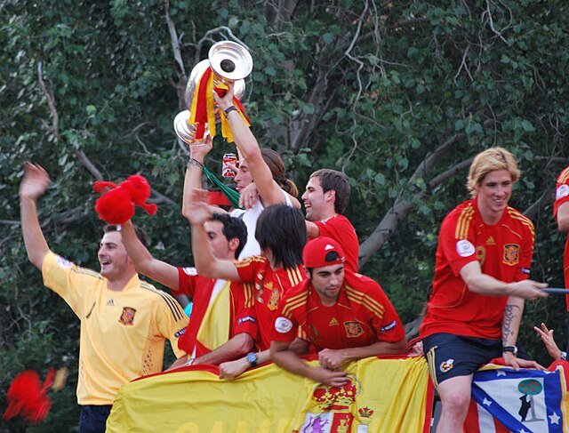 Spanish players celebrating in Madrid after victory at Euro 2008 under Aragonés