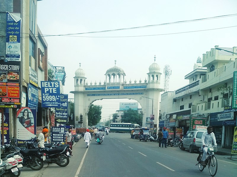 File:Sri Guru Arjan Dev Ji Gate, Tarn Taran Sahib.jpg