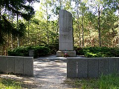 Stele fra flyulykken i 1974 (tomt 144) .jpg