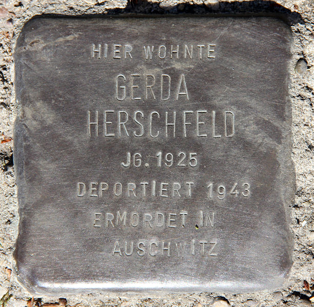 File:Stolperstein Michaelkirchstr ggü 24 (Mitte) Gerda Herschfeld.jpg