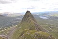 Suilven: Meall Meadhonach (proper) i Meall Beag (lluny) des del nord-oest (agost, 2009)