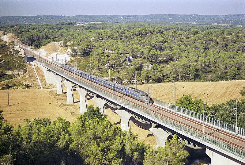 File:TGV viaduc de l.Arc Aout 2001-e.jpg