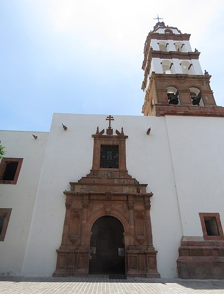 File:Templo y convento de San Francisco Salvatierra.jpg