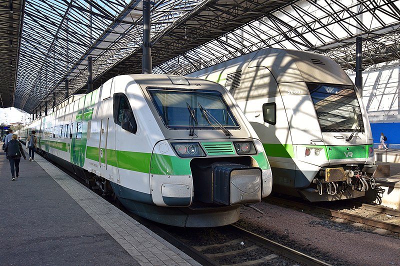 File:Trains, Helsinki Central Station, 2019 (12).jpg