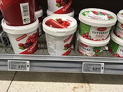 Confiture d'airelle rouge dans un magasin de Trondheim (Norvège)