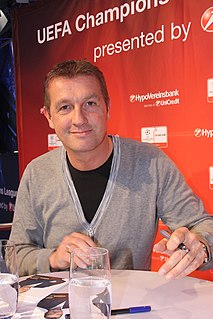 <span class="mw-page-title-main">Thomas Strunz</span> German retired footballer (born 1968)