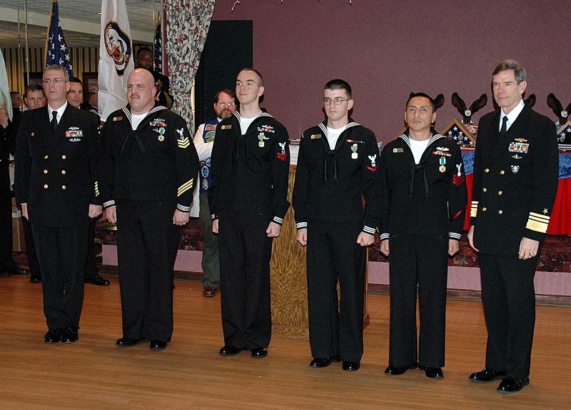 File:US Navy 050319-N-2820Z-001 Sailors pose after the COMSUBLANT Sailor of the Year award ceremony.jpg