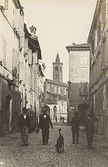 Church of San Francesco as seen from Volturno street at the beginning of 20th century Via Volturno con ciottoli.jpg
