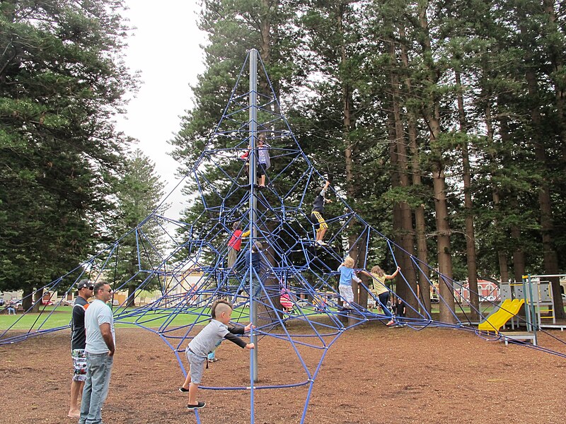 File:WTF Marlene Oostryck Esplanade play equipment 1.jpg