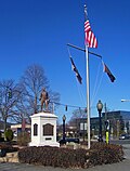 Miniatura para Triángulo y monumento al soldado de la avenida Washington