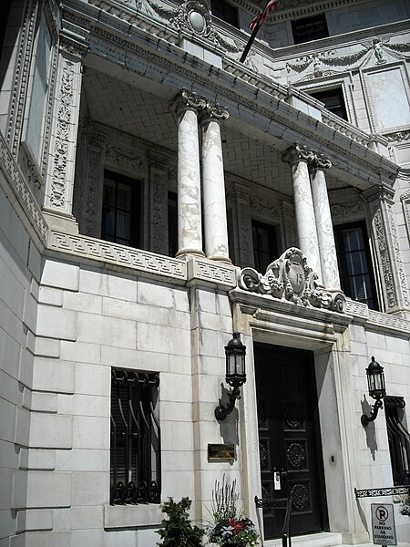 File:Washington Club entrance.JPG