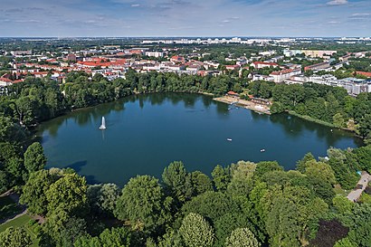 So kommt man zu dem Strandbad Weißensee mit den Öffentlichen - Mehr zum Ort Hier