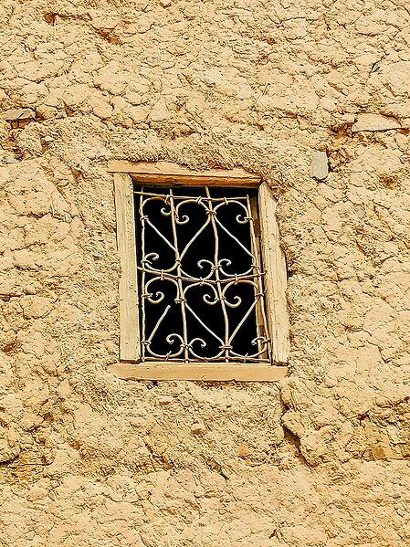 File:Window Ksar Aramd 3.jpg