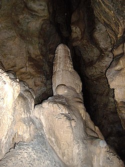 Penyihir' Gua stalagmite.jpg