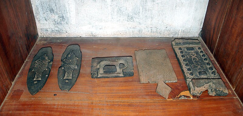 File:Wooden Moulds (used for jaggery & sweets).JPG