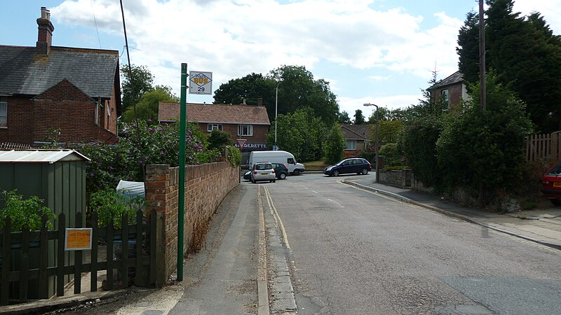 File:Wootton New Road bus stop.JPG