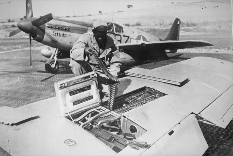 File:"An armorer of the 15th U.S. Air Force checks ammunition belts of the .50 caliber machine guns in the wings of a P-51 Mu - NARA - 535764.tif