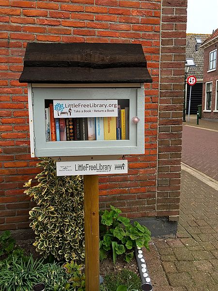 File:'Little Free Library' Raadhuisstraat Oosthuizen (16750722138).jpg