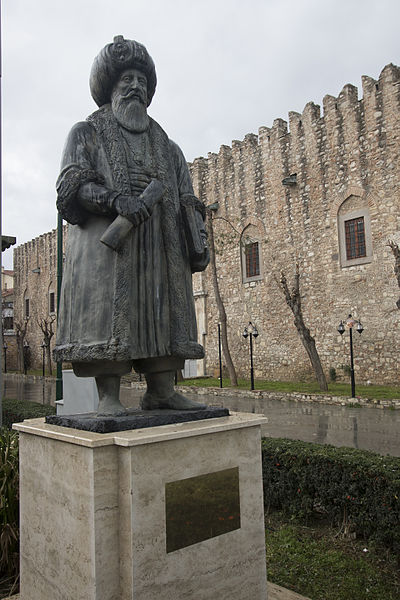 File:Öküz Mehmed Pasha Statue, Kuşadası 05.jpg