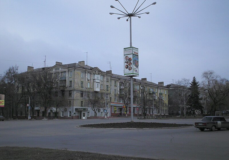File:Комсомольская площадь (Краматорск).jpg
