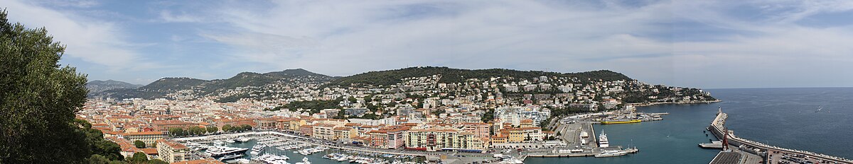 Panorama över Nice, 2011.  Utsikt över hamnen och Mont Boron-området