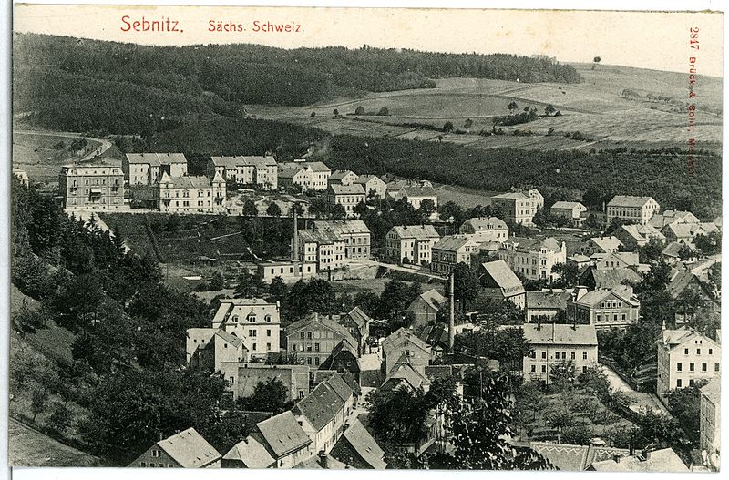 File:02847-Sebnitz-1903-Blick auf Sebnitz-Brück & Sohn Kunstverlag.jpg