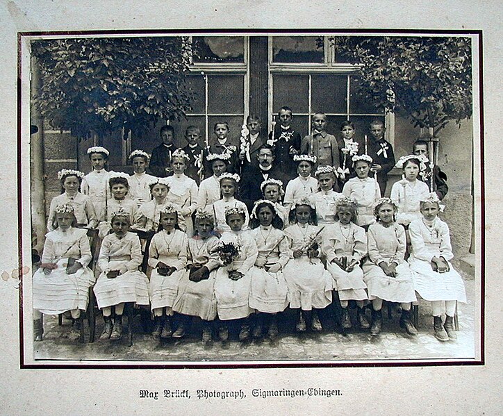 File:1918 Veringenstadt Schulklasse.jpg