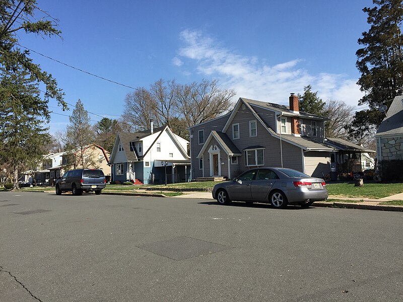 File:2015-04-13 09 53 52 Homes along Iowana Avenue in the Braeburn Heights section of Ewing, New Jersey.jpg