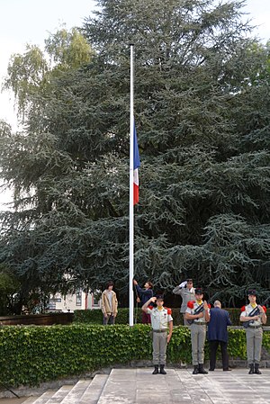 Montée des couleurs.