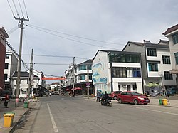 Главная улица города Лангья. 