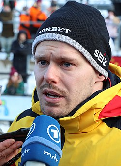 2020-02-28 Medaillenzeremonie Herrenskelett (Bob- und Skelett-Weltmeisterschaft Altenberg 2020) von Sandro Halank - 012.jpg