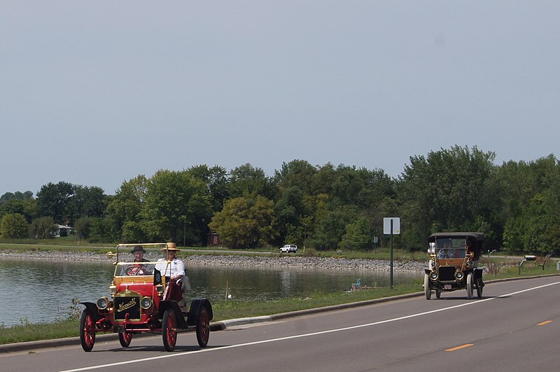 File:26th Annual New London to New Brighton Antique Car Run (7763122844).jpg