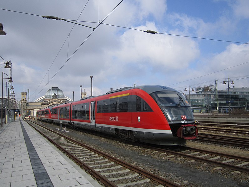 File:642 157 Dresden Hauptbahnhof.jpg