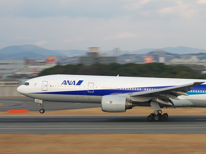 File:ANA B777-281 (JA706A) landing (395578747).jpg