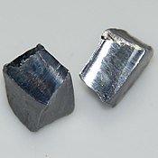 Tarnished lead (left) and shiny lead (right) A piece of lead.jpg