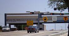 Toll plaza in 2008 Addison airport tunnel.jpg