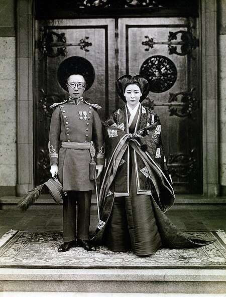 ไฟล์:Aisin-Gioro Pǔjié and Lady Hiro Saga 1937 wedding photo.jpg