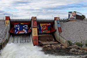 Die Wehranlage des Staudamms