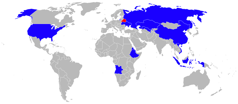 All current (blue) and former (red) operators of the Su-27