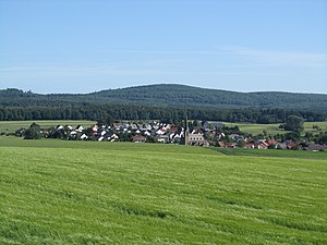 Alteburg vanuit het zuiden, op de voorgrond Seesbach