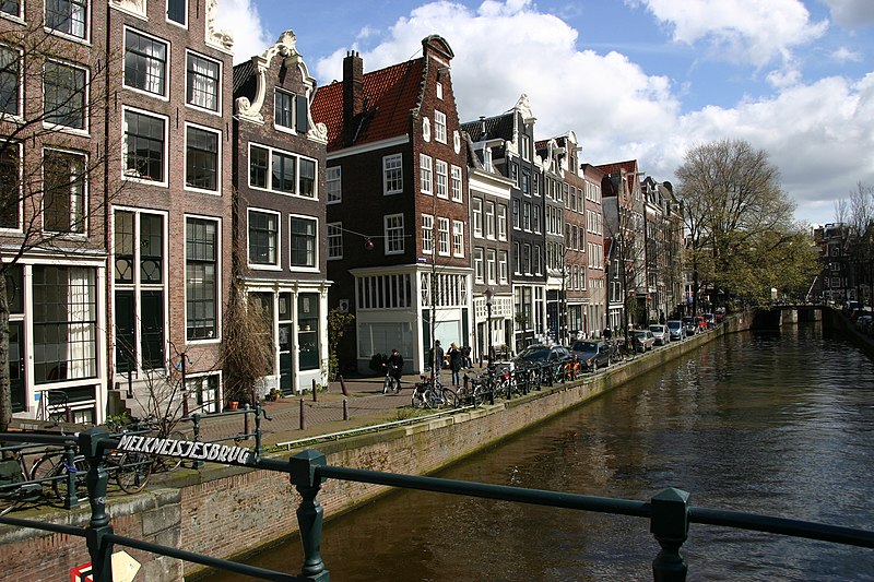 File:Amsterdam-3274-Brouwersgracht-Melkmeisjesbrug-2008-gje.jpg