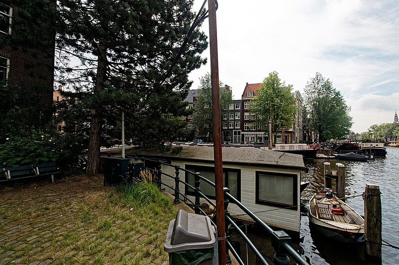 File:Amsterdam - 's Gravenhekje - Panorama View on Oudeschans, Montelbaanstoren 1606 (Redesigned by Hendrick de Keyser), Oude Waal, Waalseilandsgracht, Kalkmarkt & Brug 287.jpg