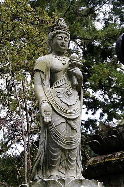 File:Another statue in Okunoin cemetery.jpg