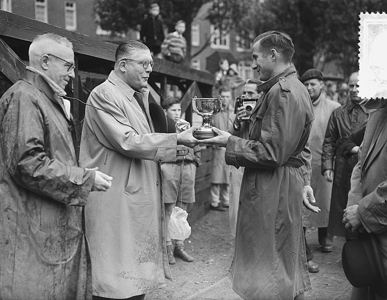 File:Atletiek sintelbaan Amsterdam AAC, Bestanddeelnr 906-7011.jpg