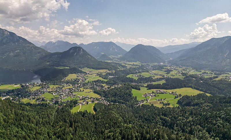 File:Ausseerland mit Altaussee und Bad Aussee.jpg