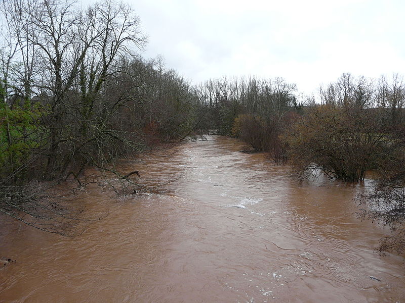 File:Auvézère crues Le Change D5E7 amont.JPG